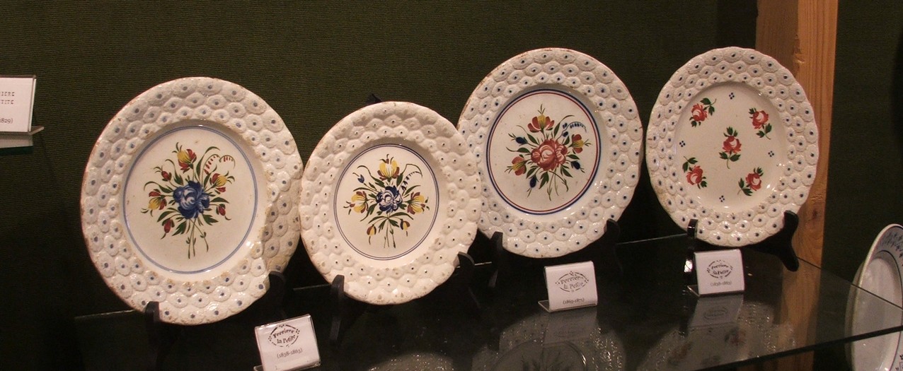 Collection de faïences 1838 - 1871, Musée de la Faïence et de la Poterie à Ferrière la Petite. Cour des potiers.