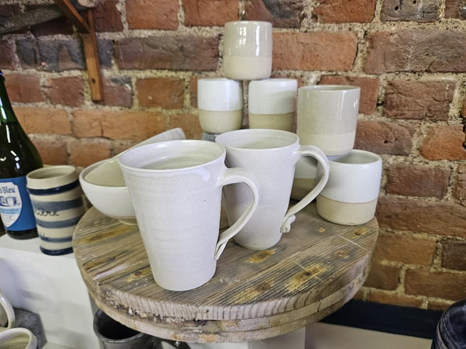 Musée de la Faïence et de la Poterie à Ferrière la Petite.La boutique