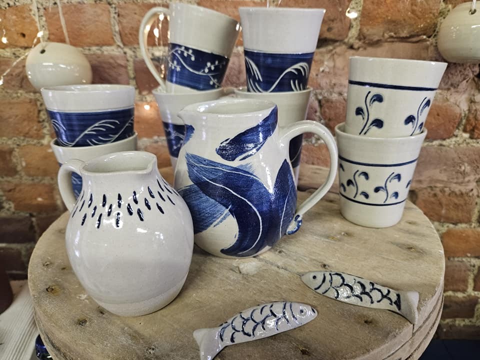 Musée de la Faïence et de la Poterie à Ferrière la Petite.La boutique