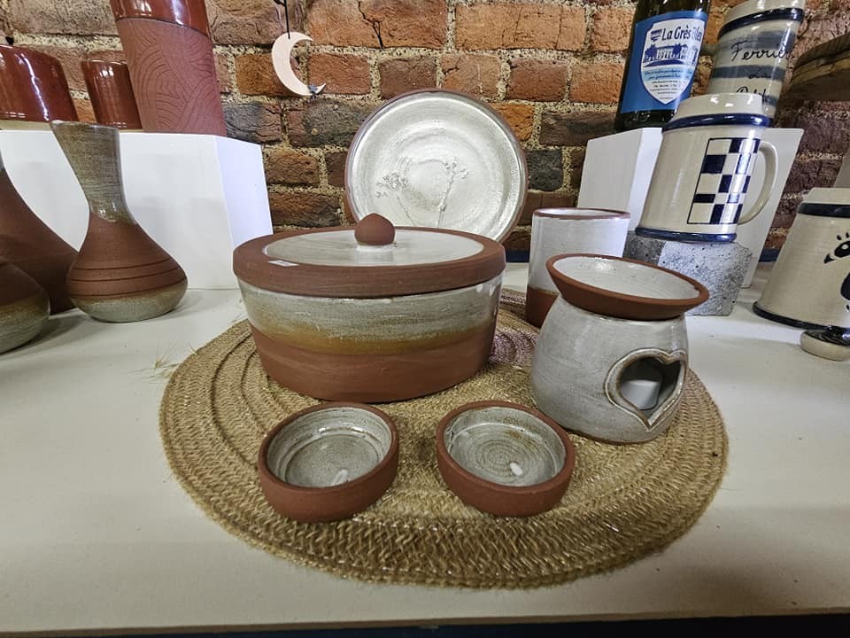 Musée de la Faïence et de la Poterie à Ferrière la Petite.La boutique