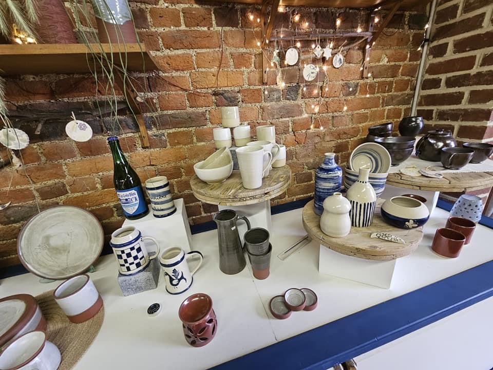 Musée de la Faïence et de la Poterie à Ferrière la Petite.La boutique