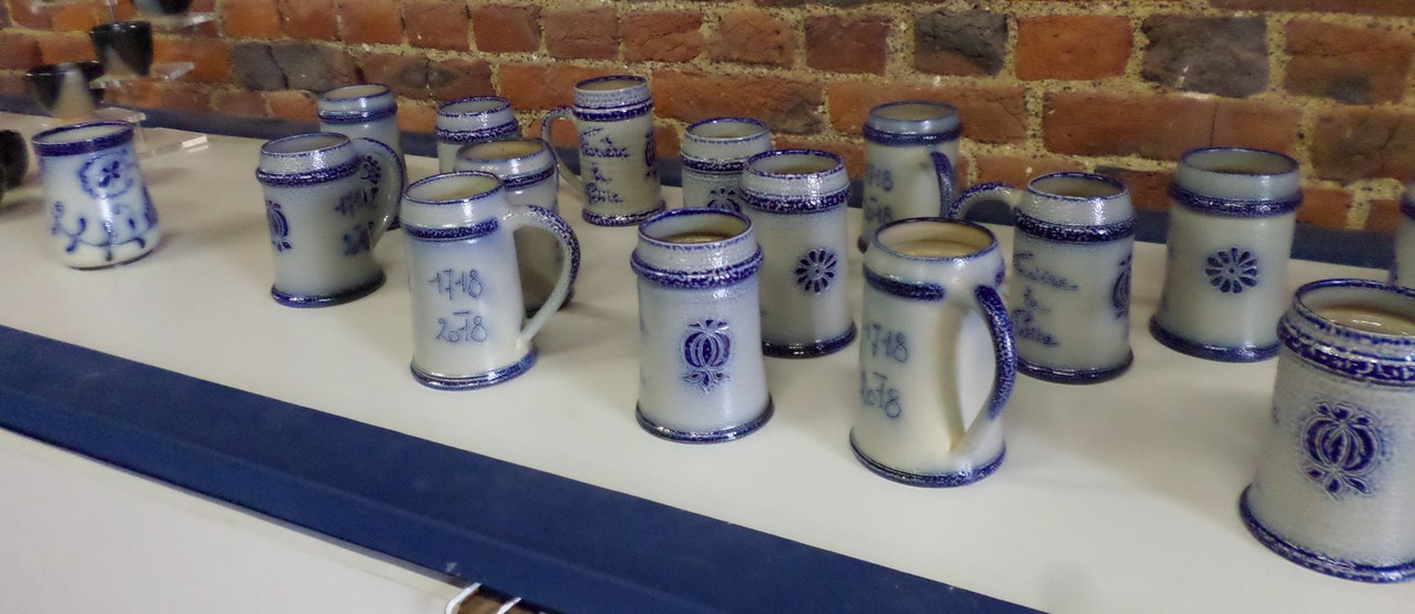 Musée de la Faïence et de la Poterie à Ferrière la Petite. Série de chopes.