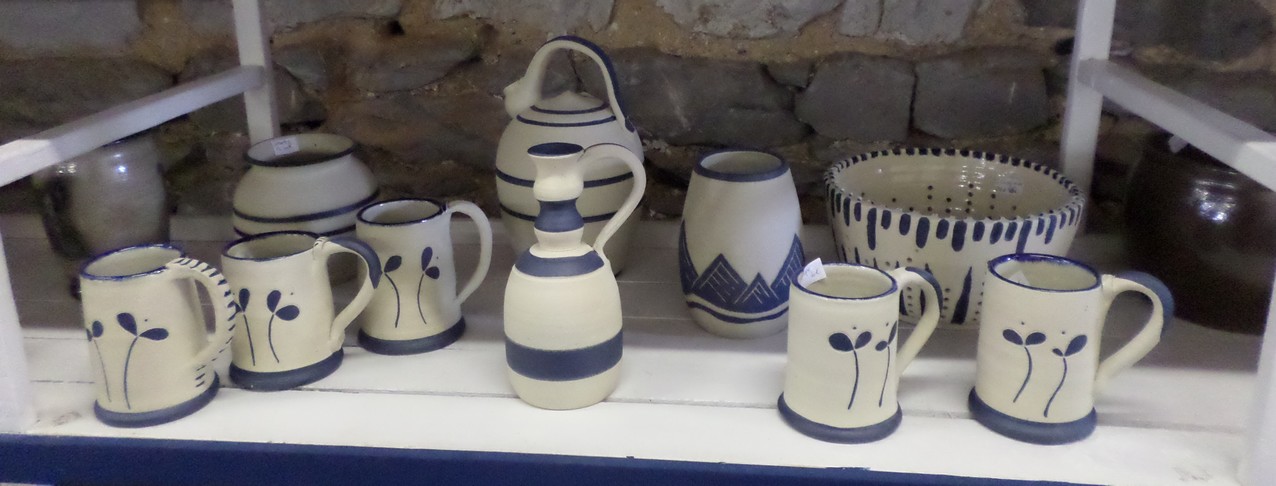 Musée de la Faïence et de la Poterie à Ferrière la Petite. Ensemble contemporain. Cour des potiers.