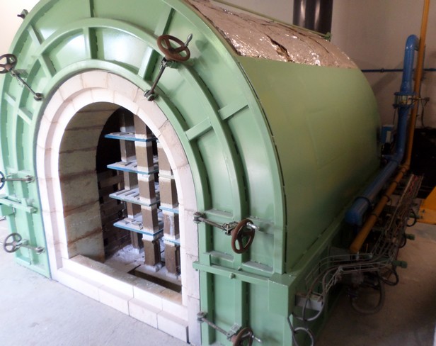 Le nouveau four du musée de la Poterie de Ferrière la Petite. Cour des potiers.