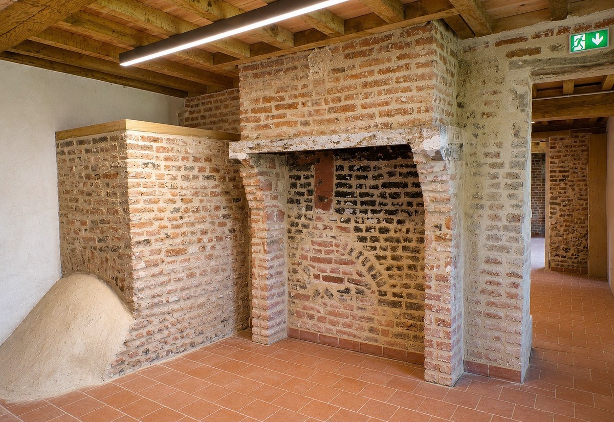 La Maison du Sabotier à Jolimetz, cheminée
