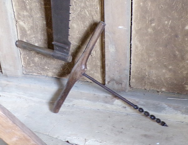 La Maison du Sabotier à Jolimetz, outils de creusage