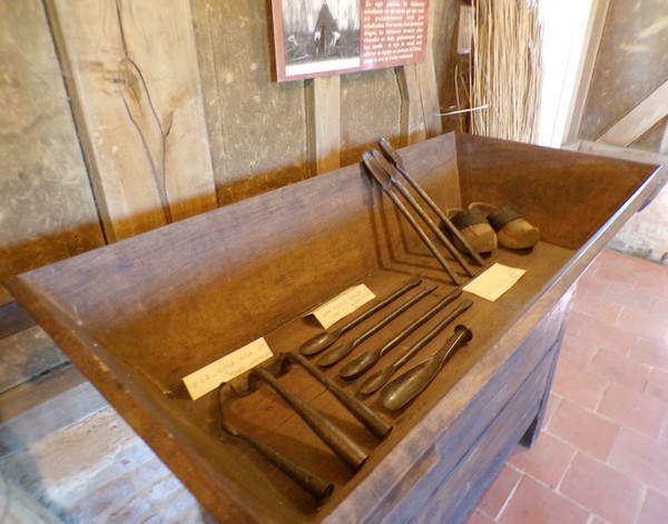 La Maison du Sabotier à Jolimetz, outils de creusage