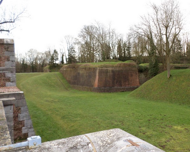 Remparts de Maubeuge: Orillon gauche du bastion des Capucins