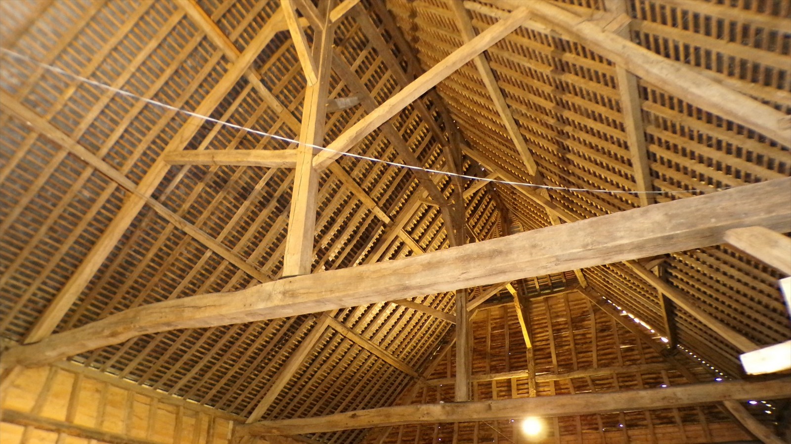 Maison du Bocage à Sains du Nord, charpente de la grange
