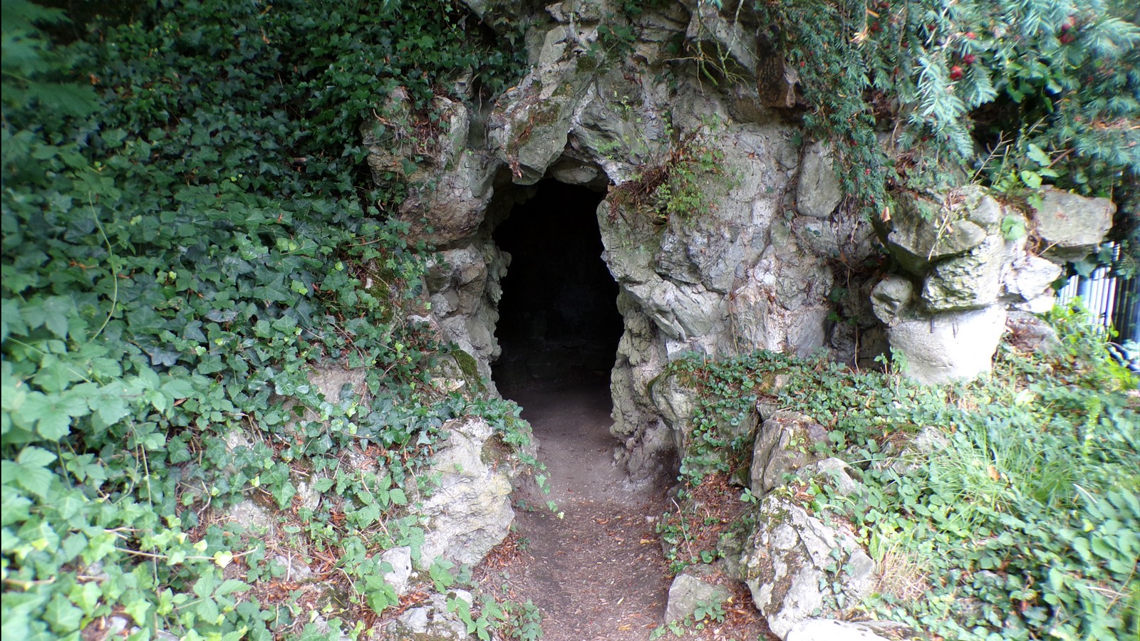 Maison du Bocage à Sains du Nord, la grotte