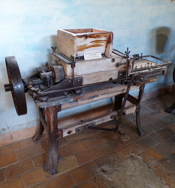 Maison du Bocage à Sains du Nord, matériel lait, beurre