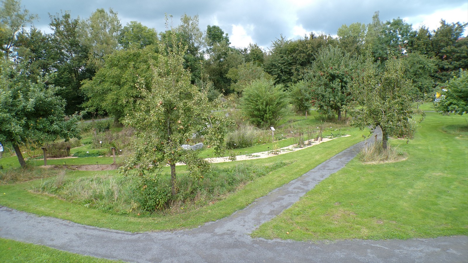 Maison du Bocage à Sains du Nord, bassin d'eau, mar