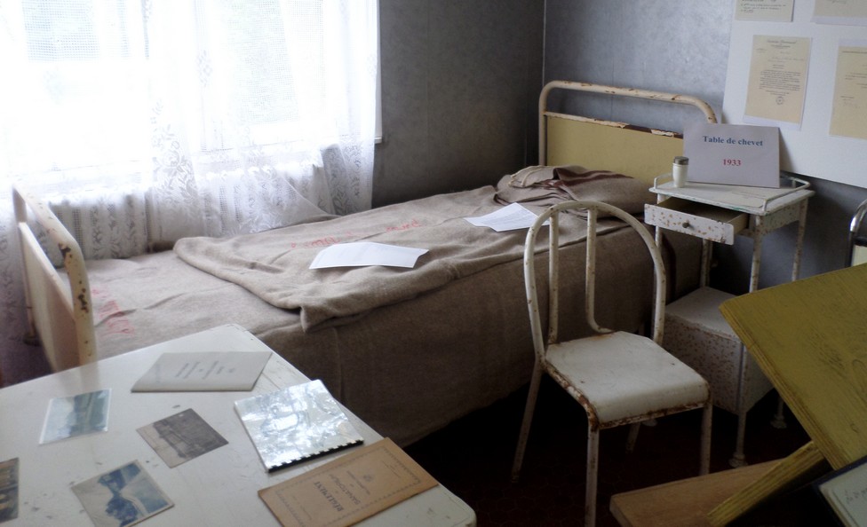 Musée du Sanatorium de Felleries-Liessies, lits.