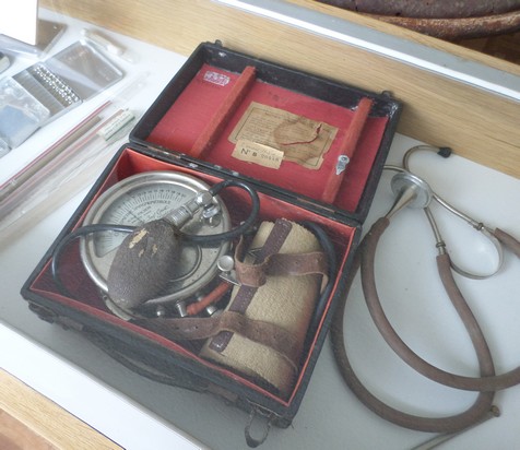 Musée du Sanatorium de Felleries-Liessies, Oscillomètre sphygmométrique
