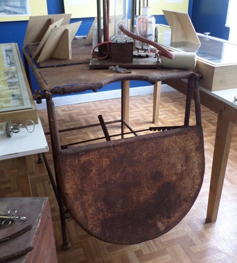 Musée du Sanatorium de Felleries-Liessies, Table pour examen du pneumothorax