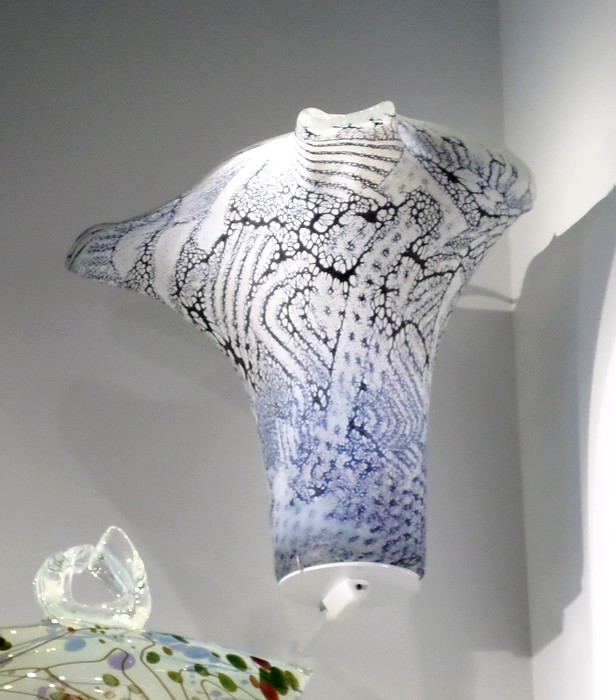 MUSVERRE, Musée du verre de Sars-Poteries, Peter Layton