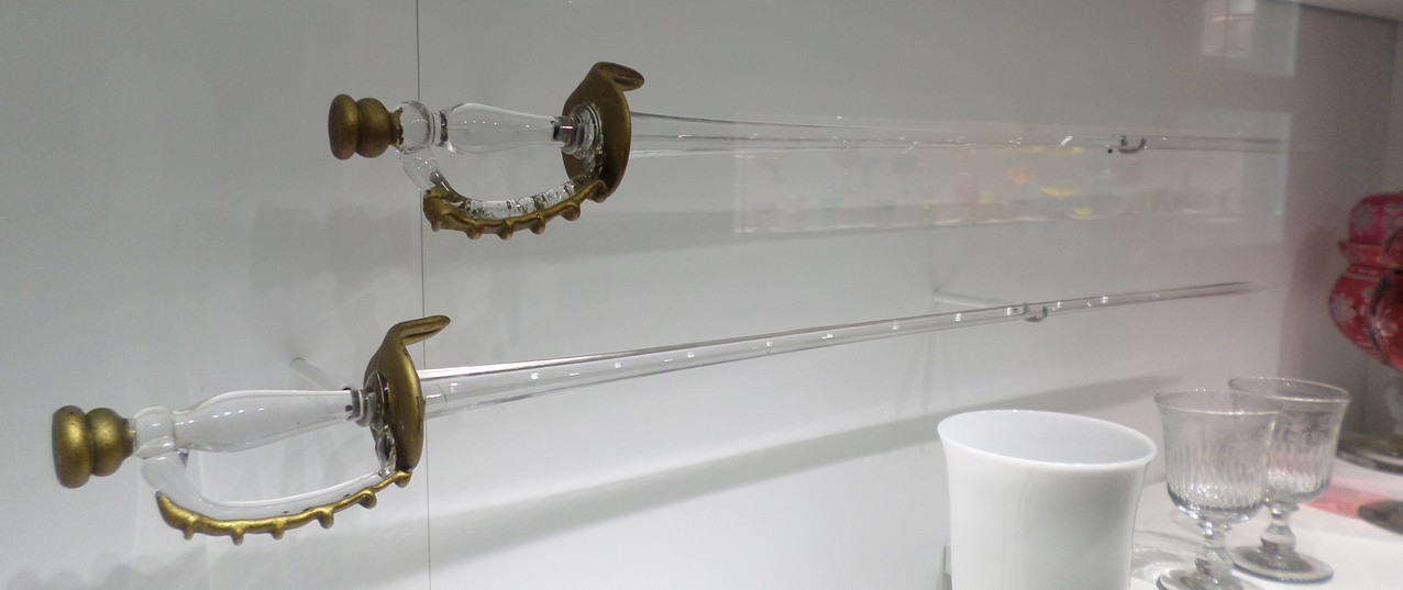 MUSVERRE, Musée du verre de Sars-Poteries, Bousillés, épées