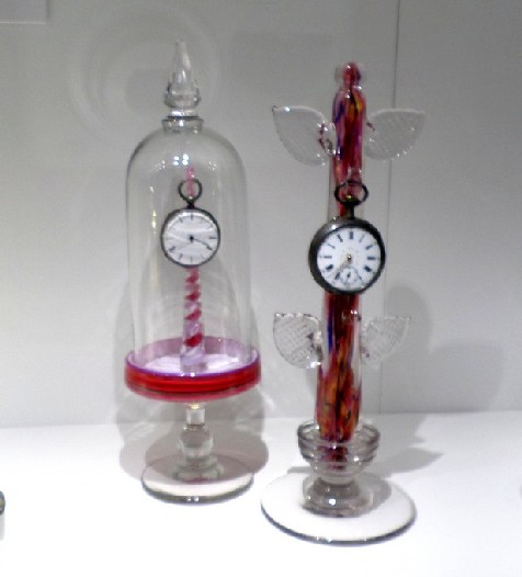 MUSVERRE, Musée du verre de Sars-Poteries, Deux bouteilles-passion et ludions.