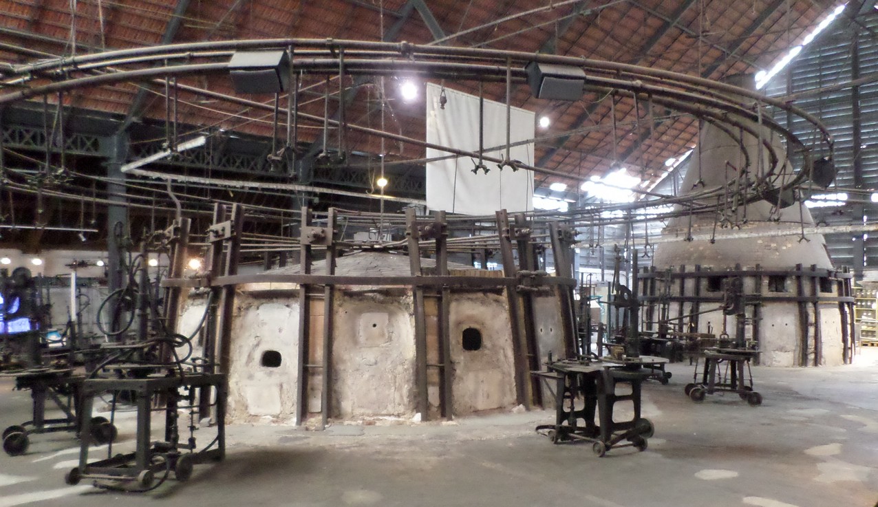 Atelier musée du Verre à Trélon, La halle aux fours.