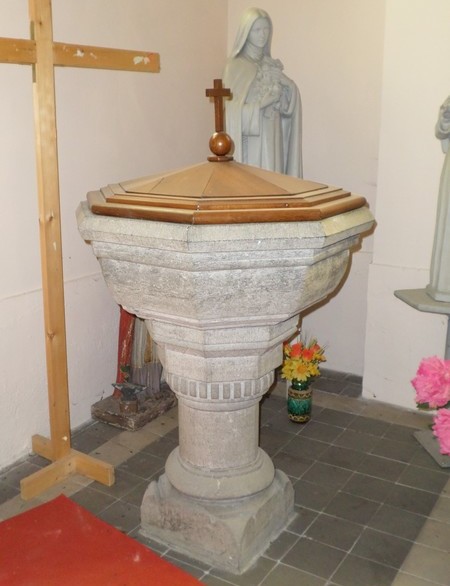 Eglise de Neuf Mesnil, fonts baptismaux