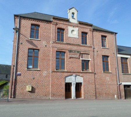 Eglise de Neuville en Avesnois, Mairie.
