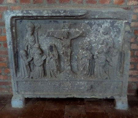 Eglise de Noyelles sur Sambre, pierre tombale