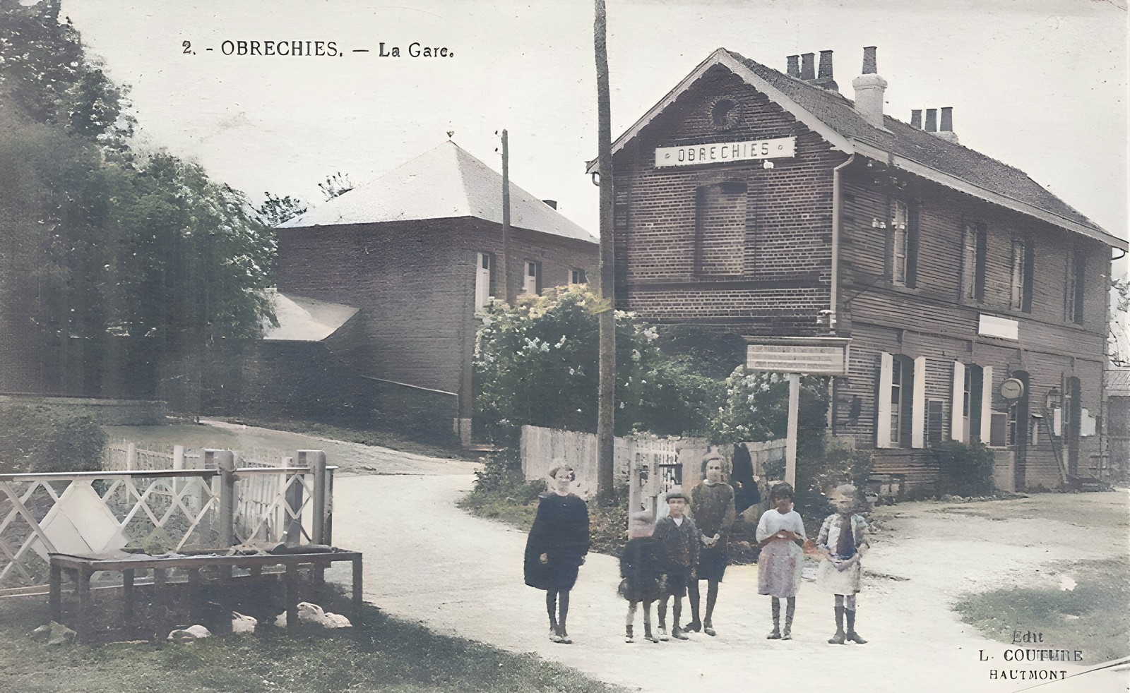 Ancienne gare d'Obrechies vu de la Voie Verte