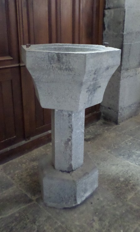 Eglise d'Ohain, fonts baptismaux.