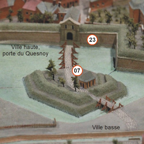 Demi-lune 07 et entrée de la porte du Quesnoy 23 sur le plan-relief