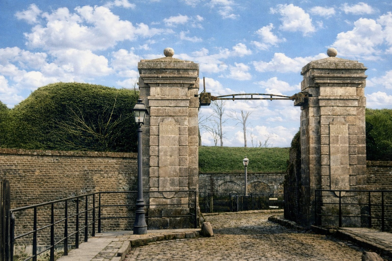 Entrée dans Landrecies par la porte de la demi-lune 34