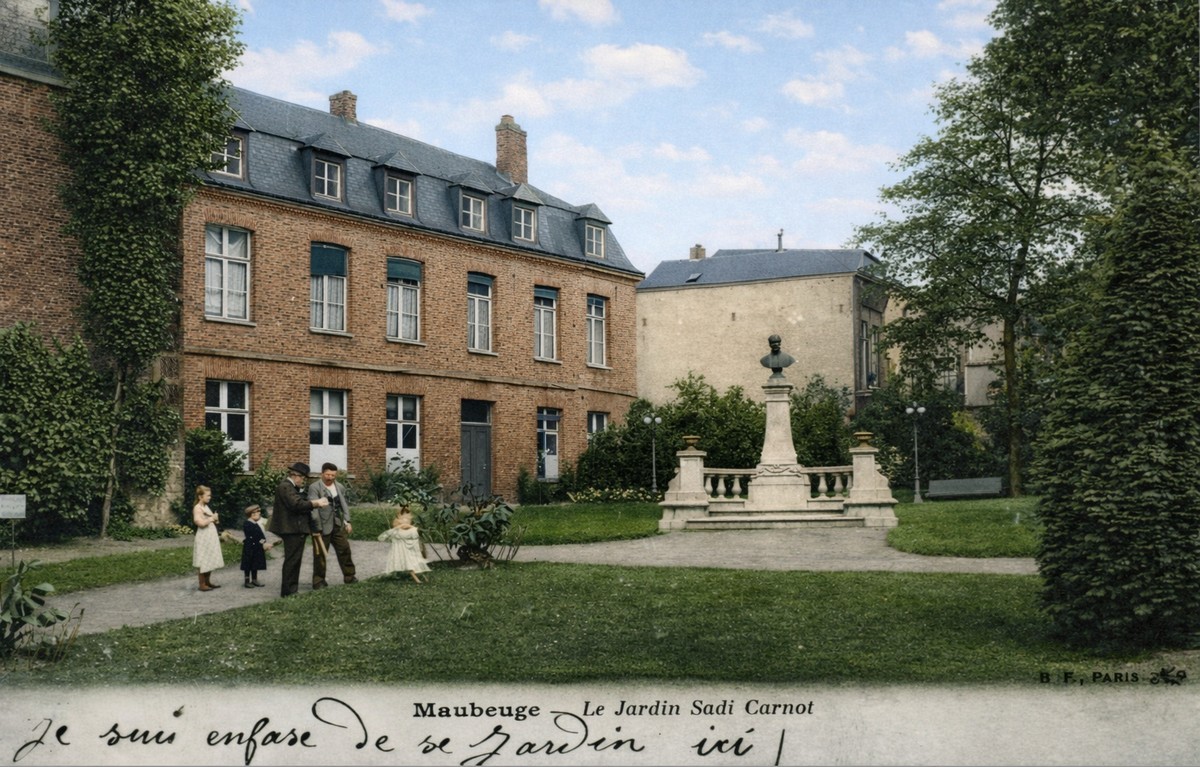 Ancienne mairie et square Sadi Carnot à Maubeuge