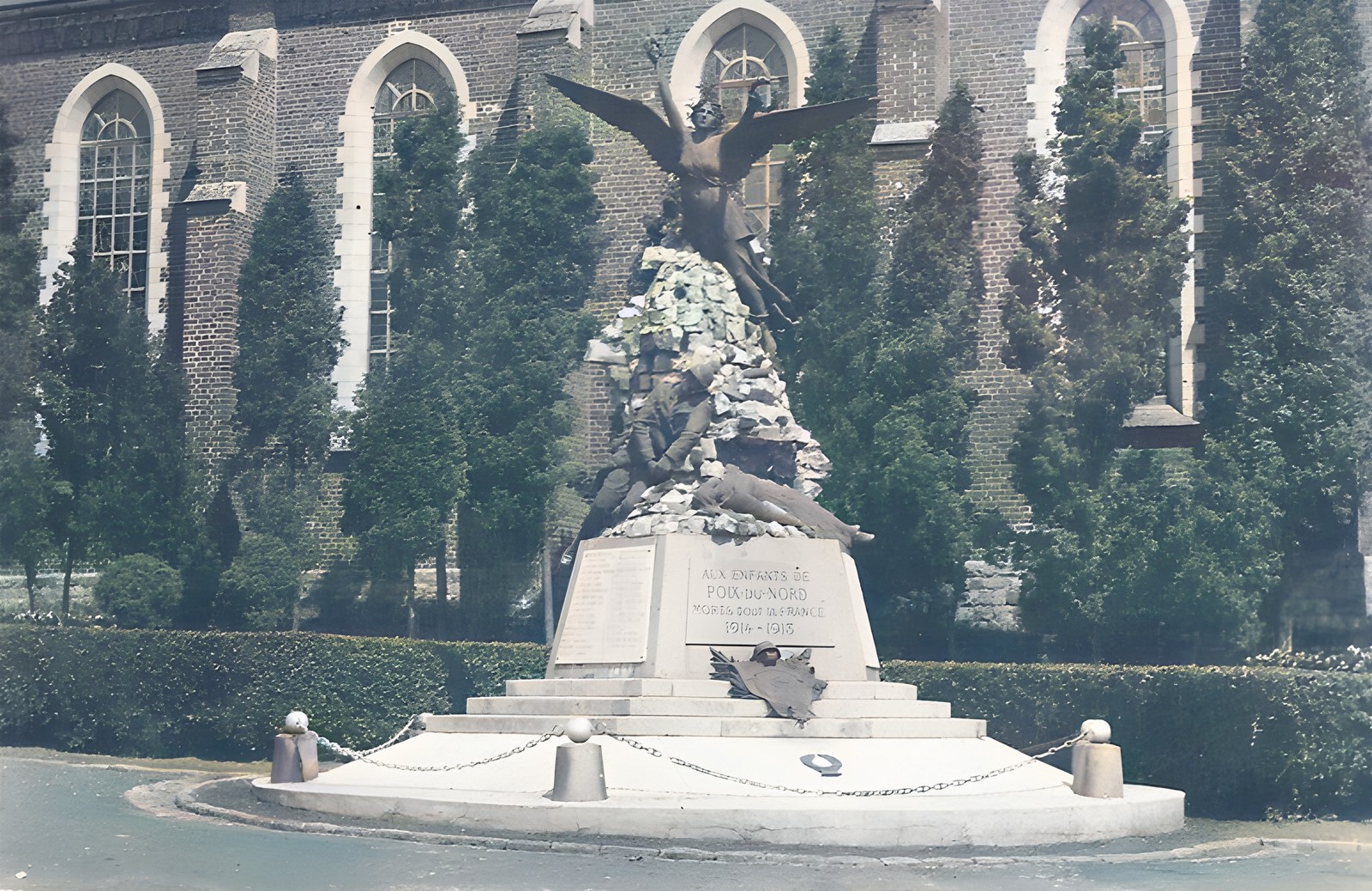 Monument aux Morts de Poix du Nord.