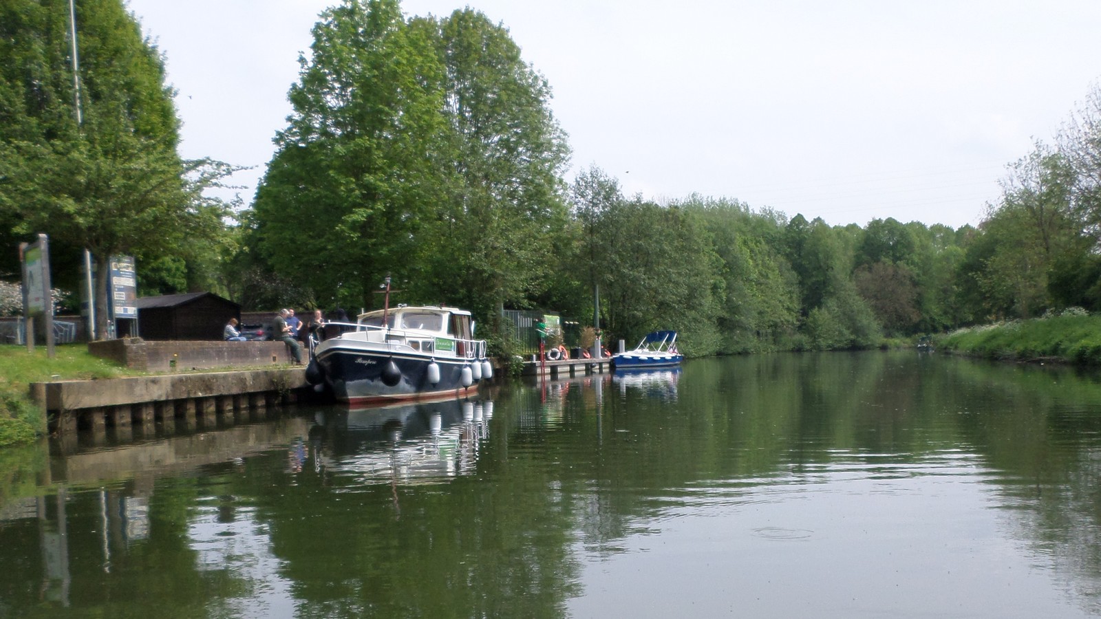 La halte nautique de Pont sur Sambre.