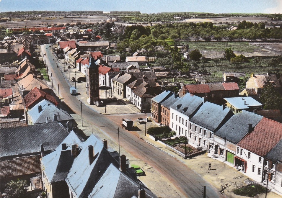 Vue aérienne de Pont sur Sambre dans les années 1960