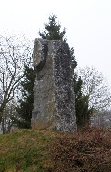 Le menhir de Potelle.