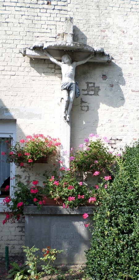 Calvaire situé à Prisches.