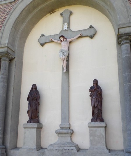 Eglise de Prisches, calvaire extérieur