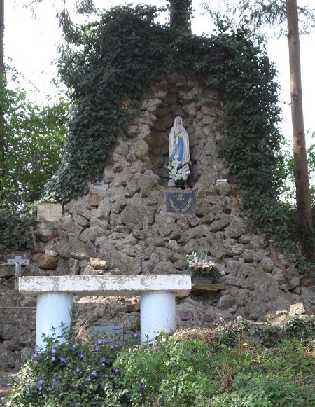 Quiévelon, la grotte