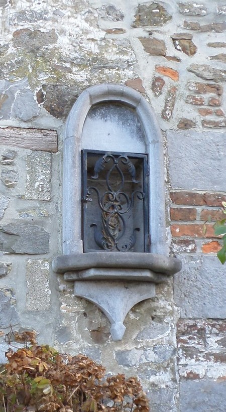 Niche en pierre bleue à Quiévelon.