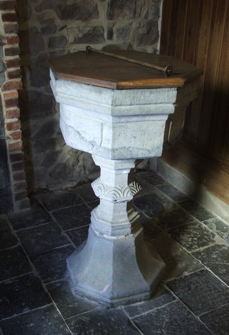 Eglise de Rainsars, les fonts baptismaux