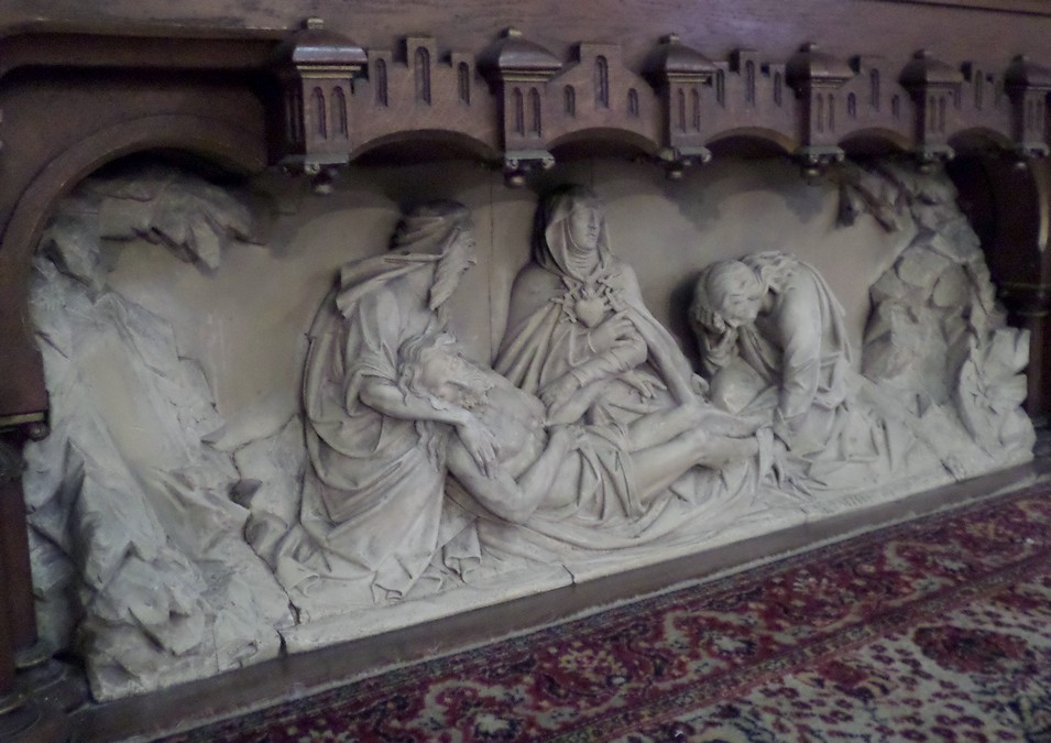 Eglise de Recquignies, bas relief.