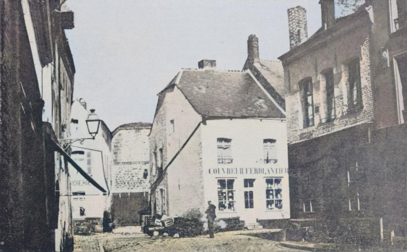 Les remparts d'Avesnes sur Helpe. Rue de Mons