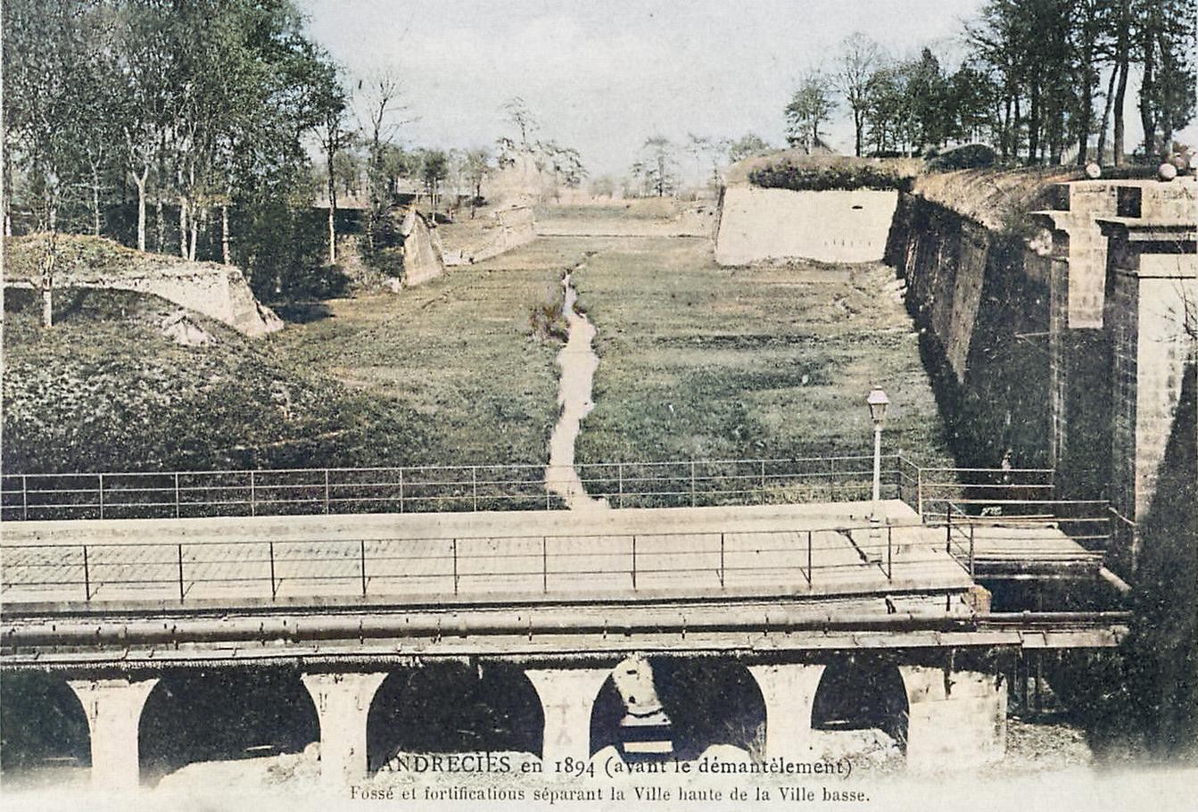 Remparts de Landrecies, bastion et fossé