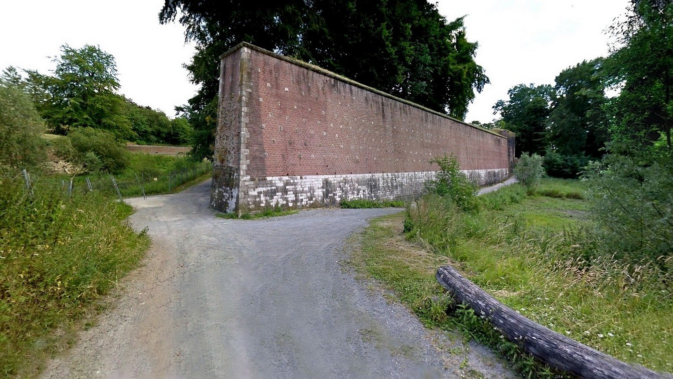 Le Quesnoy, ses remparts. demi-lune des Suisses plan relief