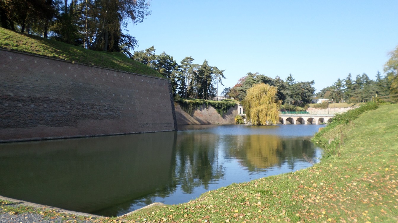 Le Quesnoy, ses remparts. Histoire des fortifications de Vauban. Porte Fauroeulx