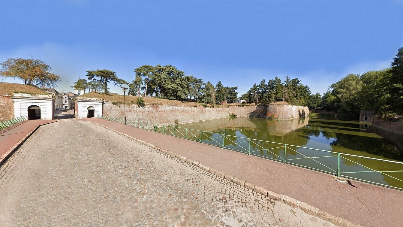 Le Quesnoy, ses remparts. Histoire des fortifications de Vauban. La porte de Fauroeulx.