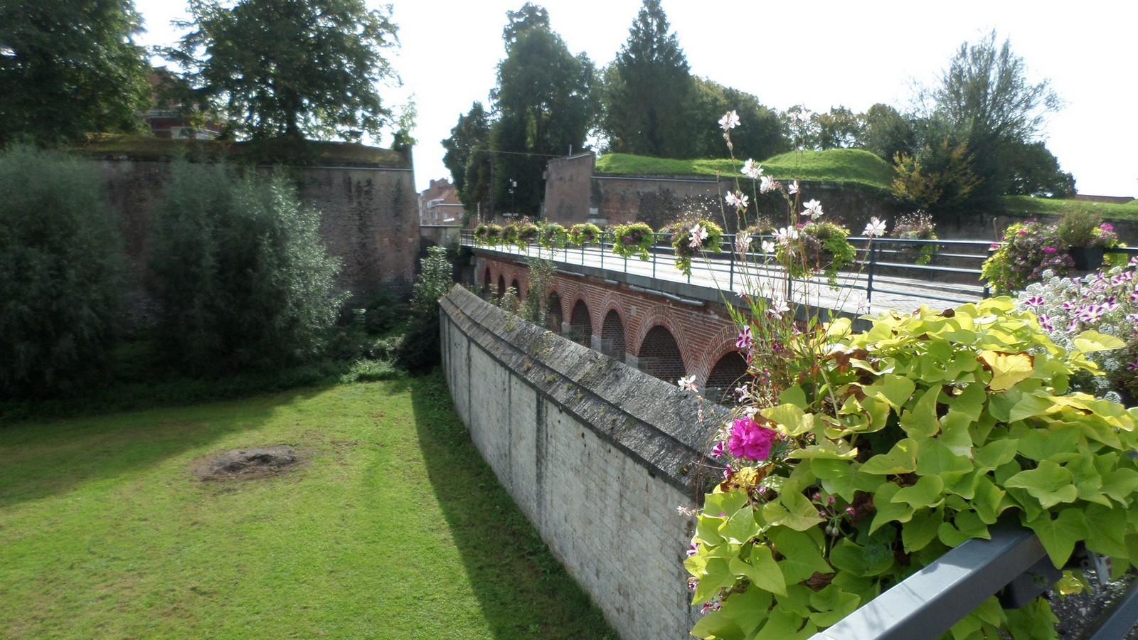 Le Quesnoy, ses remparts. batardeau