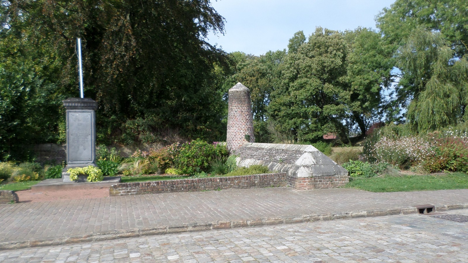 Le Quesnoy, ses remparts. batardeau