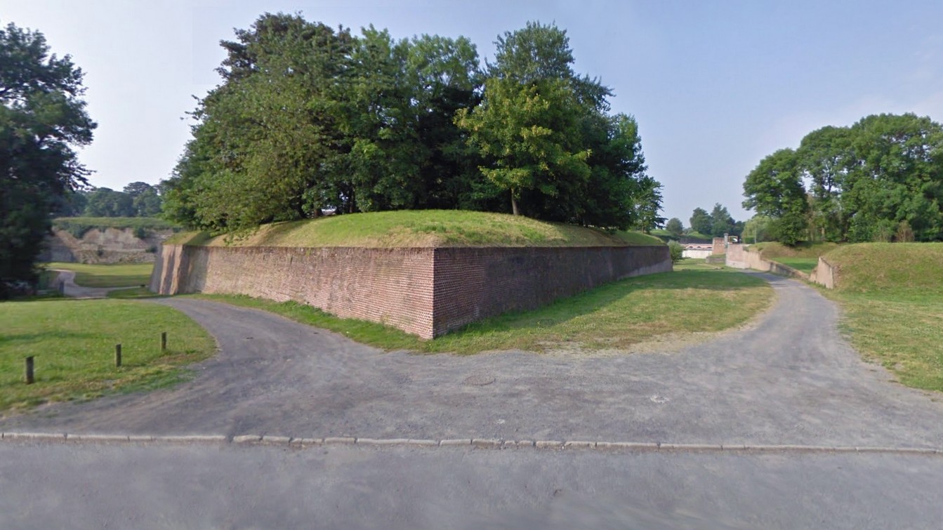 Le Quesnoy, ses remparts. contregarde du bastion César