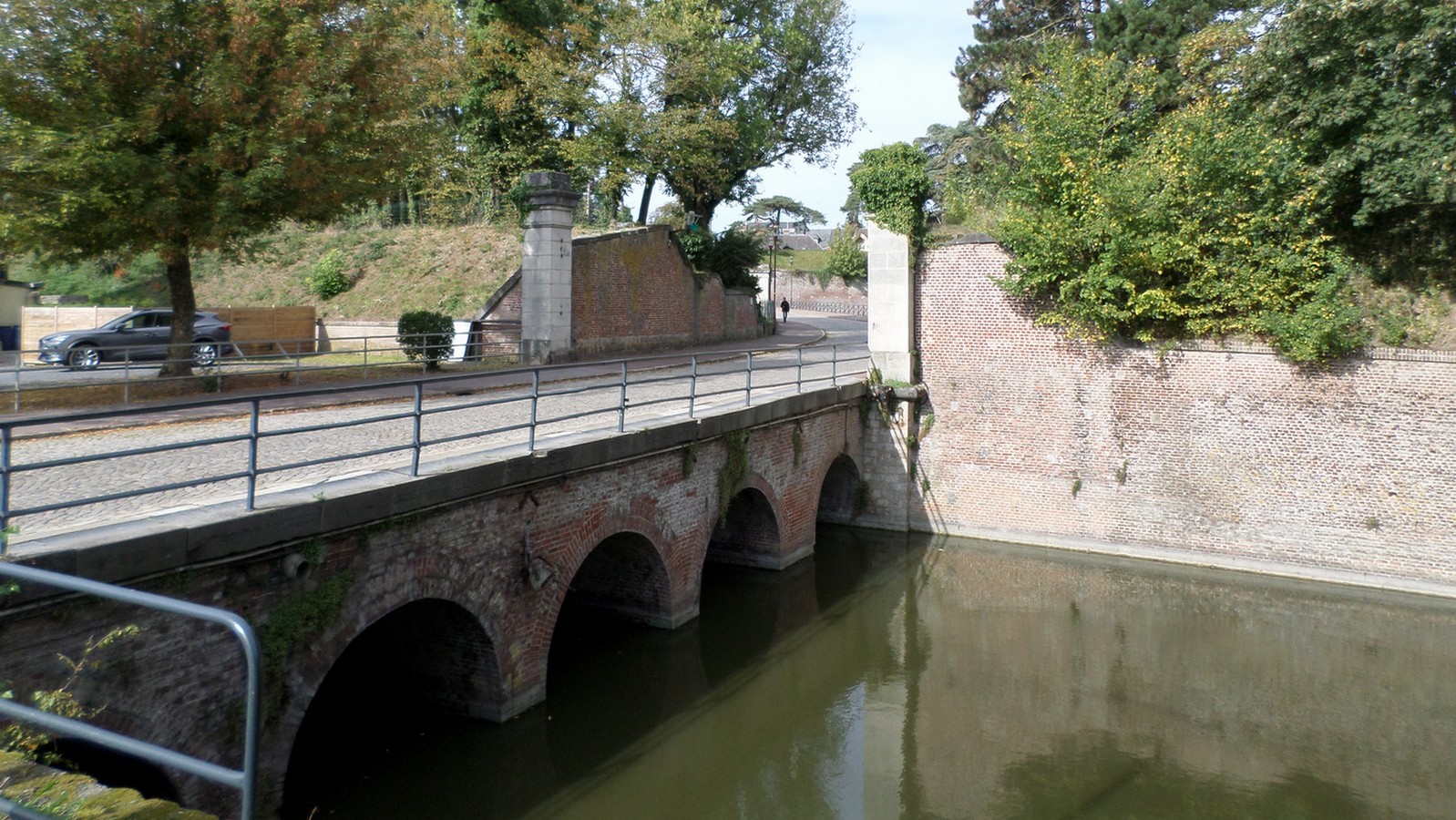 Le Quesnoy, ses remparts. demi-lune de Forest